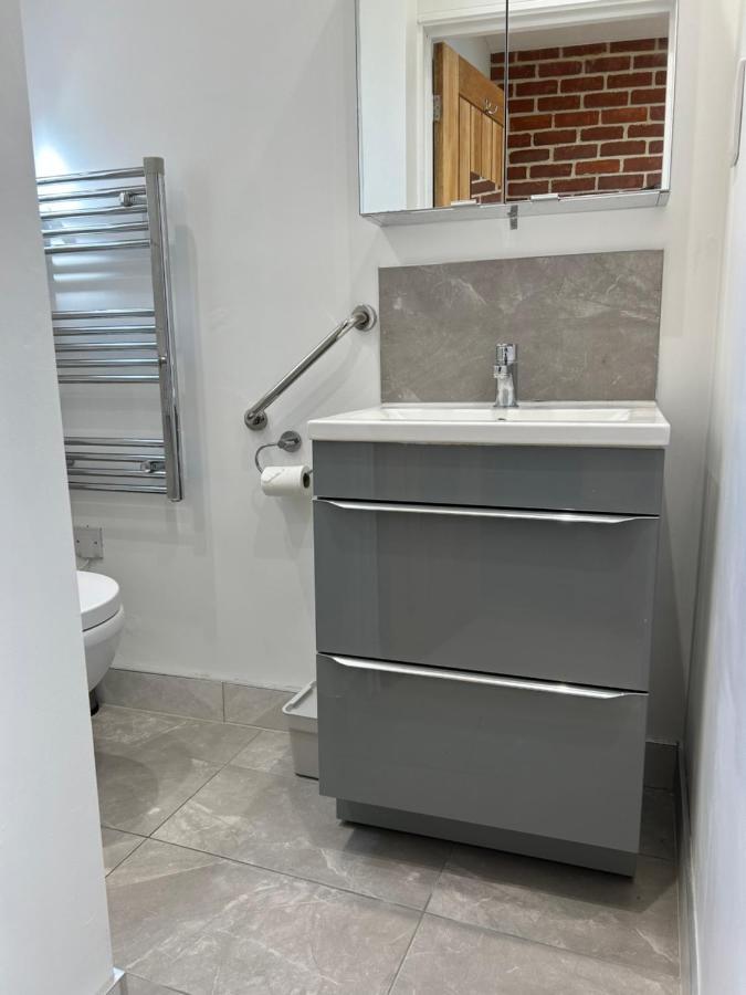Studio 33 Chichester Bagian luar foto